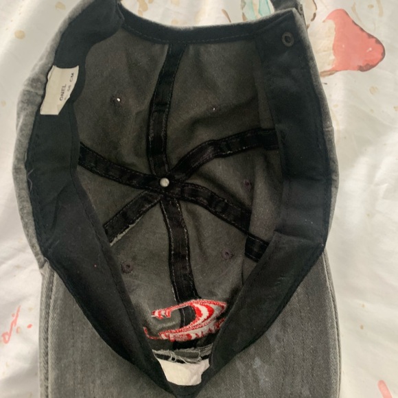 O'Neill Gray Cap with Red Logo - Picture 4 of 6